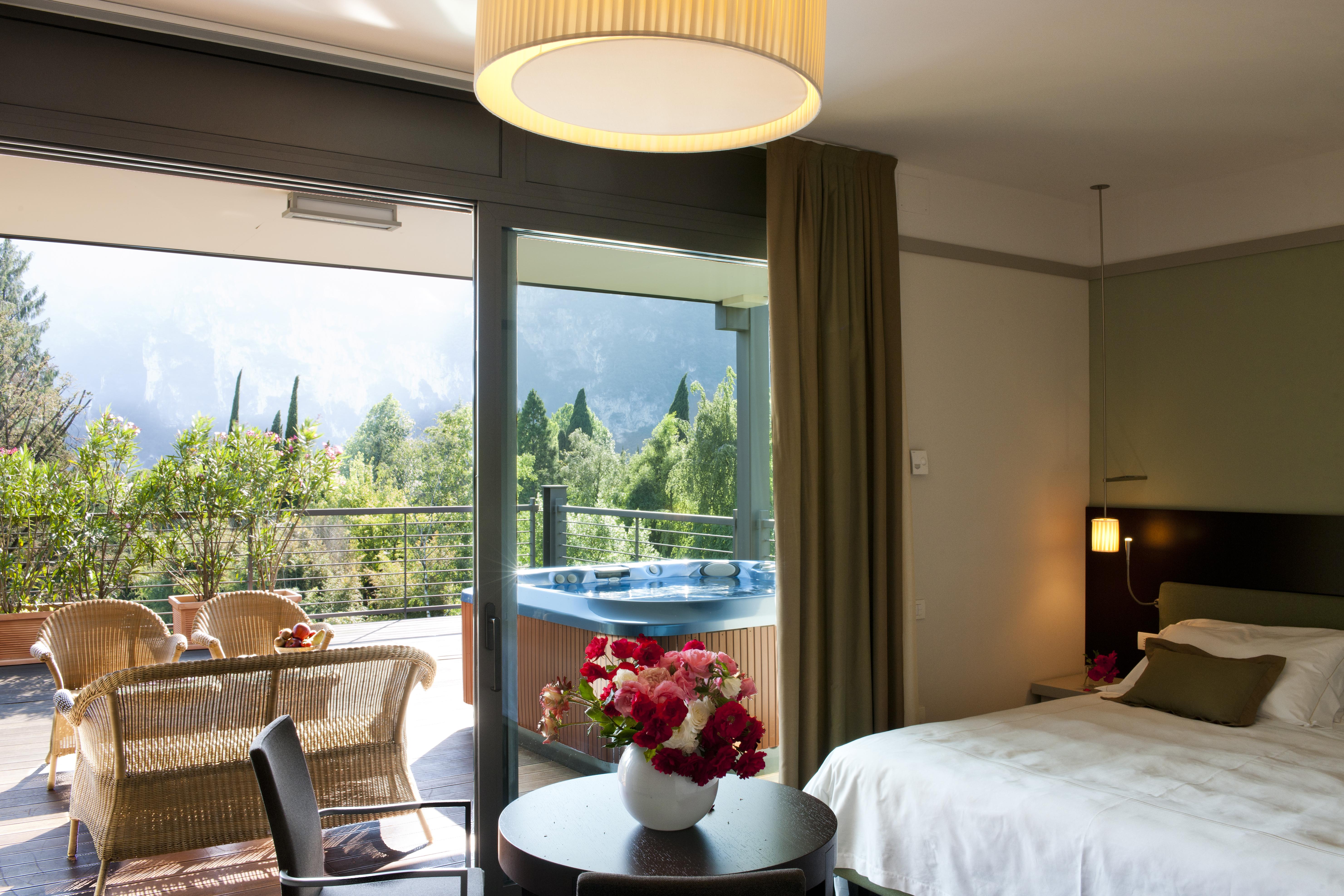 Du Lac Et Du Parc Grand Resort Riva del Garda Esterno foto