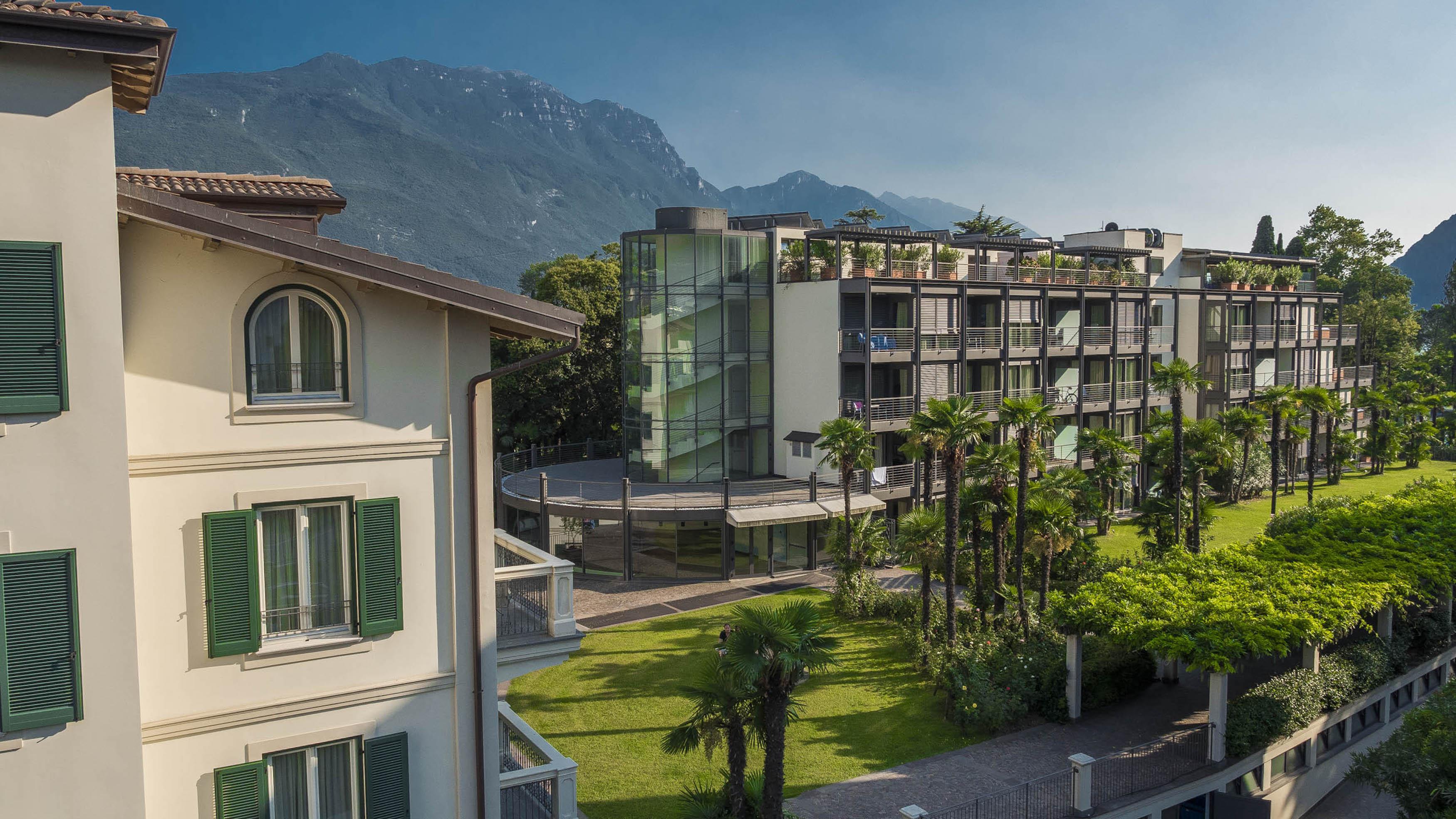 Du Lac Et Du Parc Grand Resort Riva del Garda Esterno foto