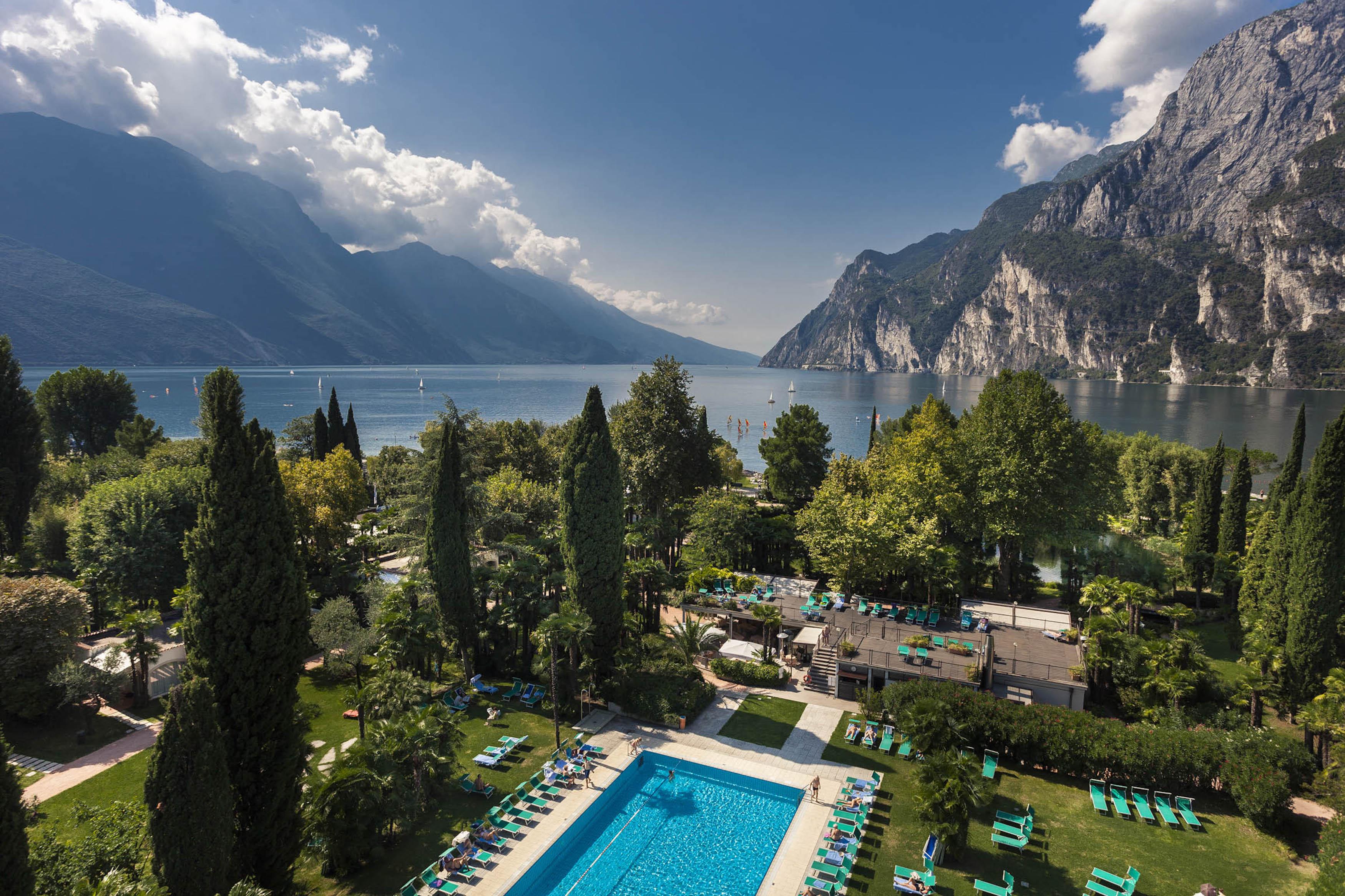 Du Lac Et Du Parc Grand Resort Riva del Garda Esterno foto