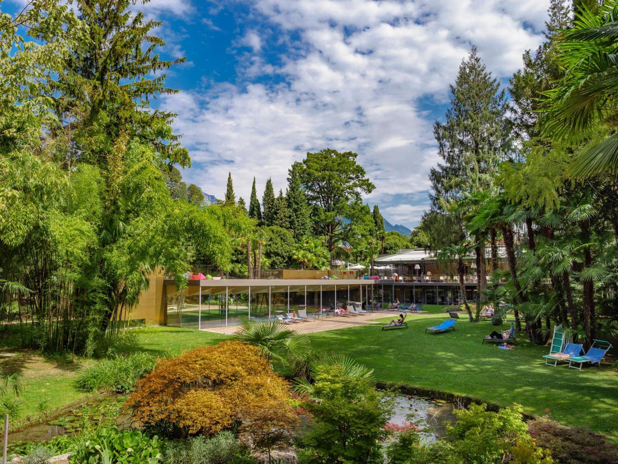 Du Lac Et Du Parc Grand Resort Riva del Garda Esterno foto