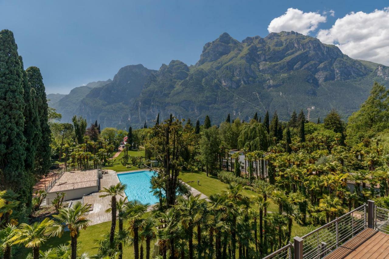 Du Lac Et Du Parc Grand Resort Riva del Garda Esterno foto